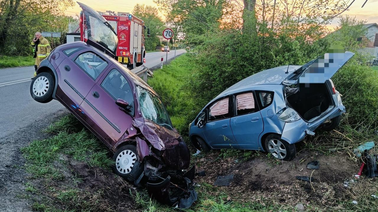 Zderzenie na skrzyżowaniu. Dziewięć osób, w tym troje dzieci, rannych