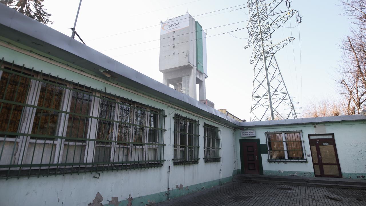 Wypadek w kopalni. realizowane są poszukiwania górnika