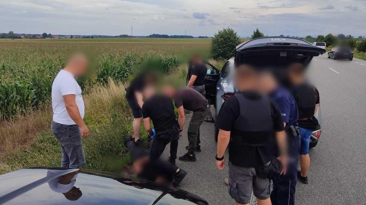Atak nożownika w zakładzie pracy. Trzy osoby ranne