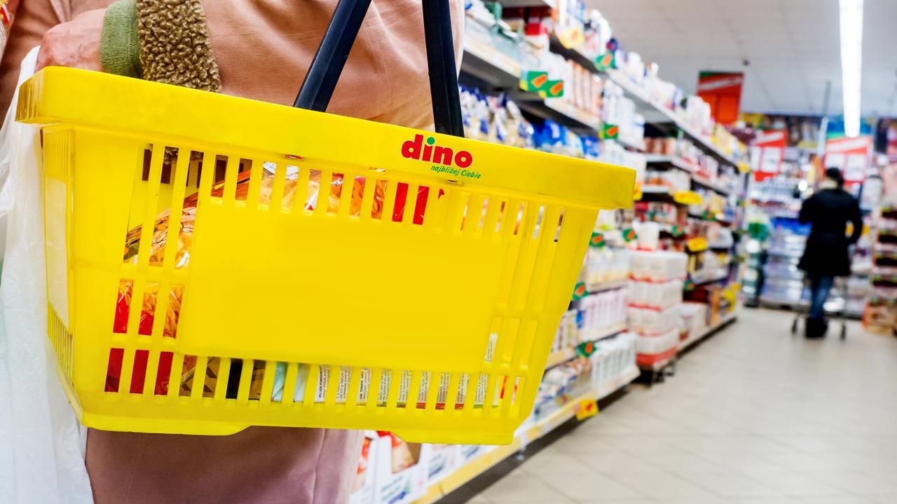 Pracownicy sklepów Dino zapowiedzieli strajk. "Są przeciążani do granic możliwości"