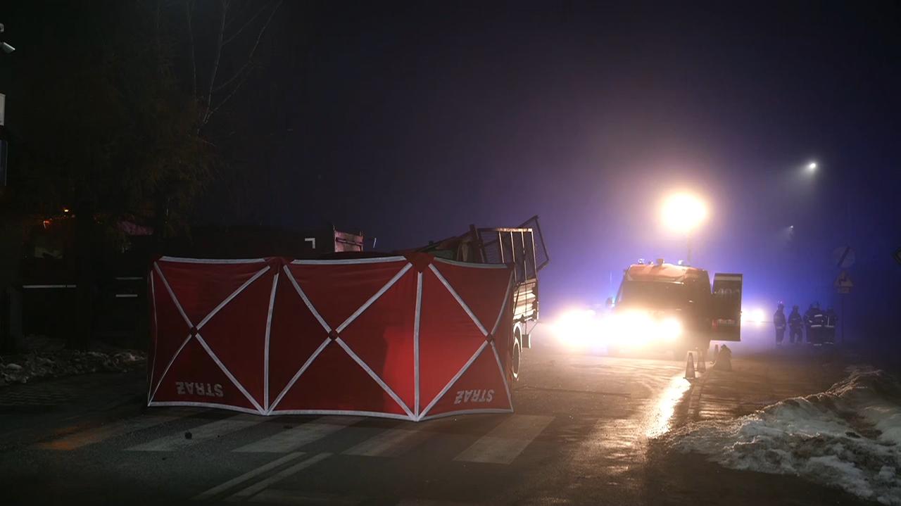 Bus zderzył się z ciężarówką. Nie żyje 28-latek