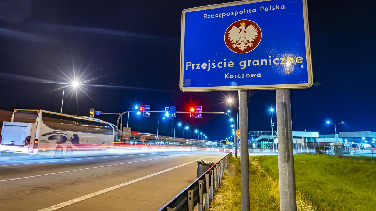 Pełna kontrola osób wjeżdżających do kraju? Co o tym sądzą Polacy. Sondaż