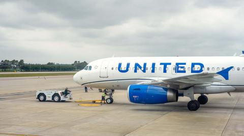 Uderzenie w silnik samolotu American Airlines