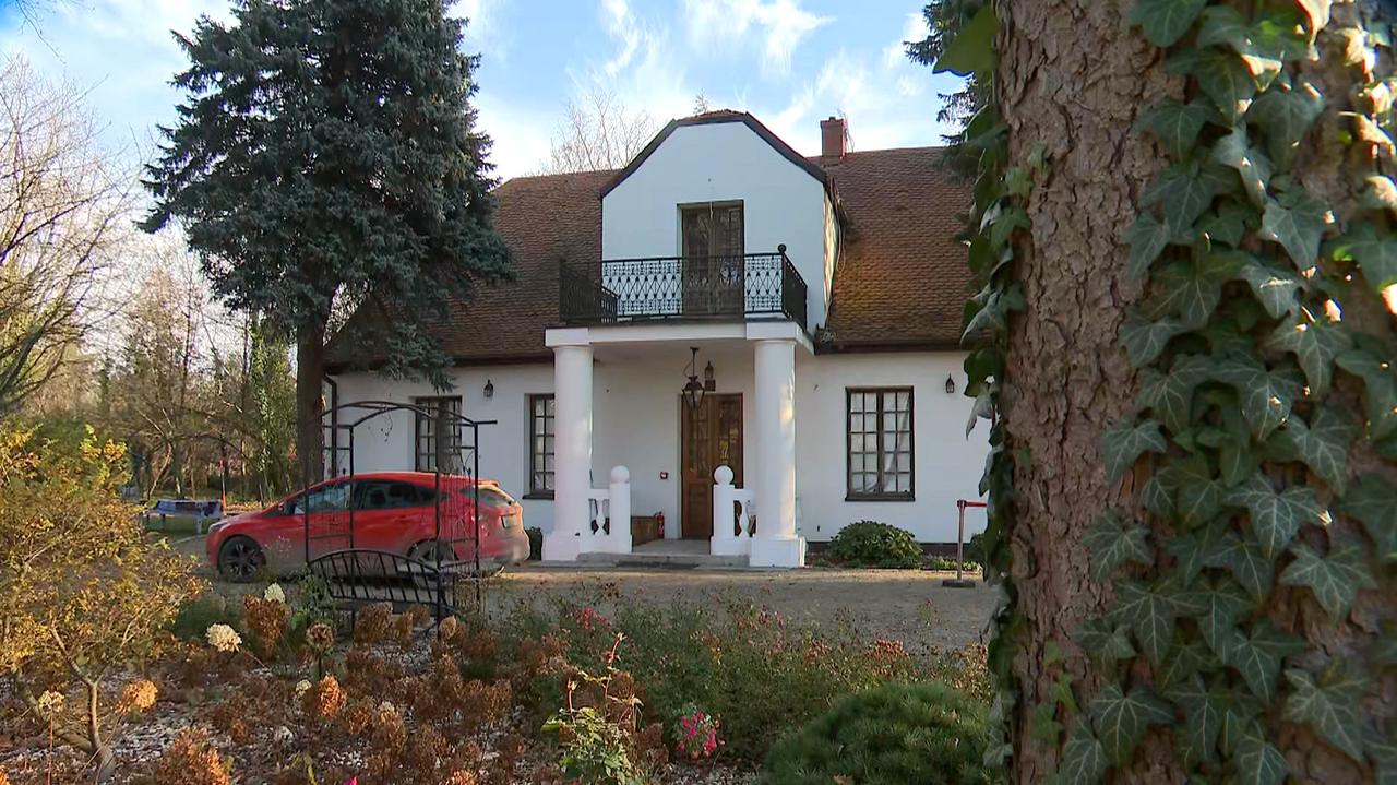 W dworku miała być edukacja, jest płatny escape room. Prezes komentuje