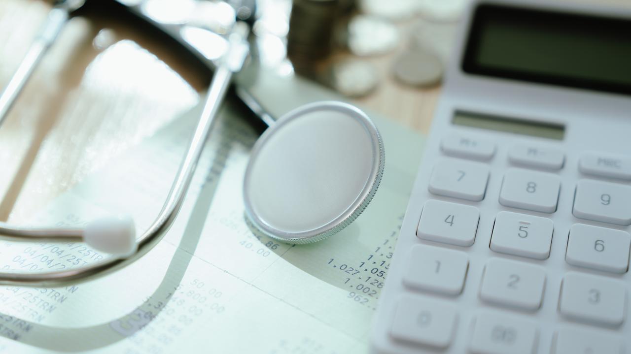 Dosypywanie pieniędzy nie uratuje ochrony zdrowia. "To jak lanie wody na sito"