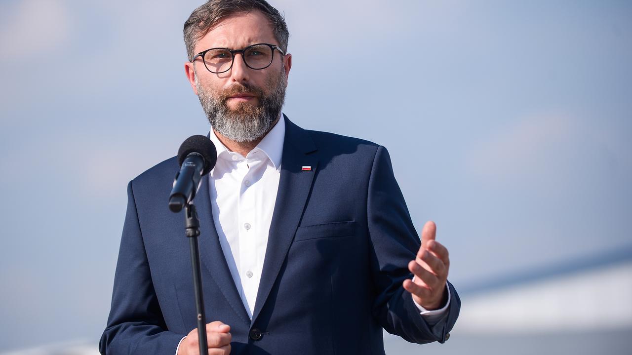 Kuczmierowski stawił się w sądzie. "Uwagę przykuł mechanizm" na jego nodze