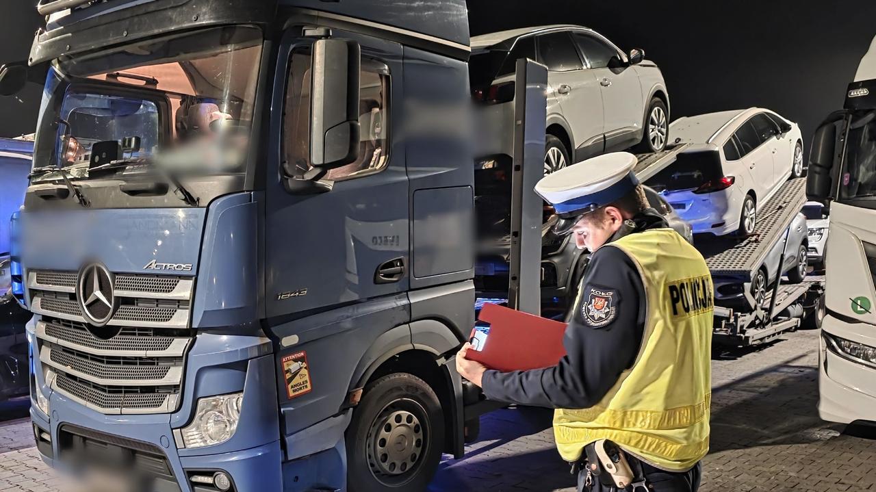 "Chwiał się na nogach i bełkotał". W takim stanie kierował tirem