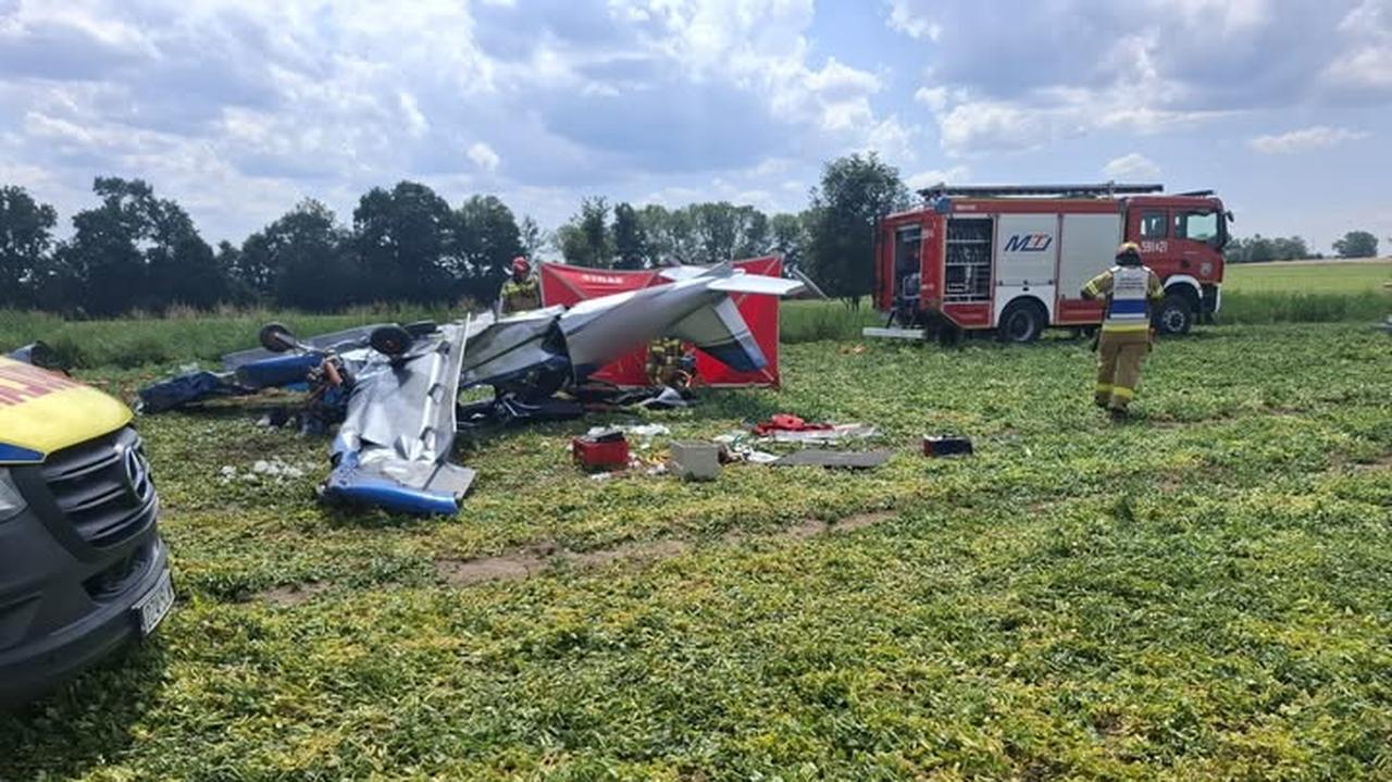 Awionetka spadła na pole. Na pokładzie były dwie osoby