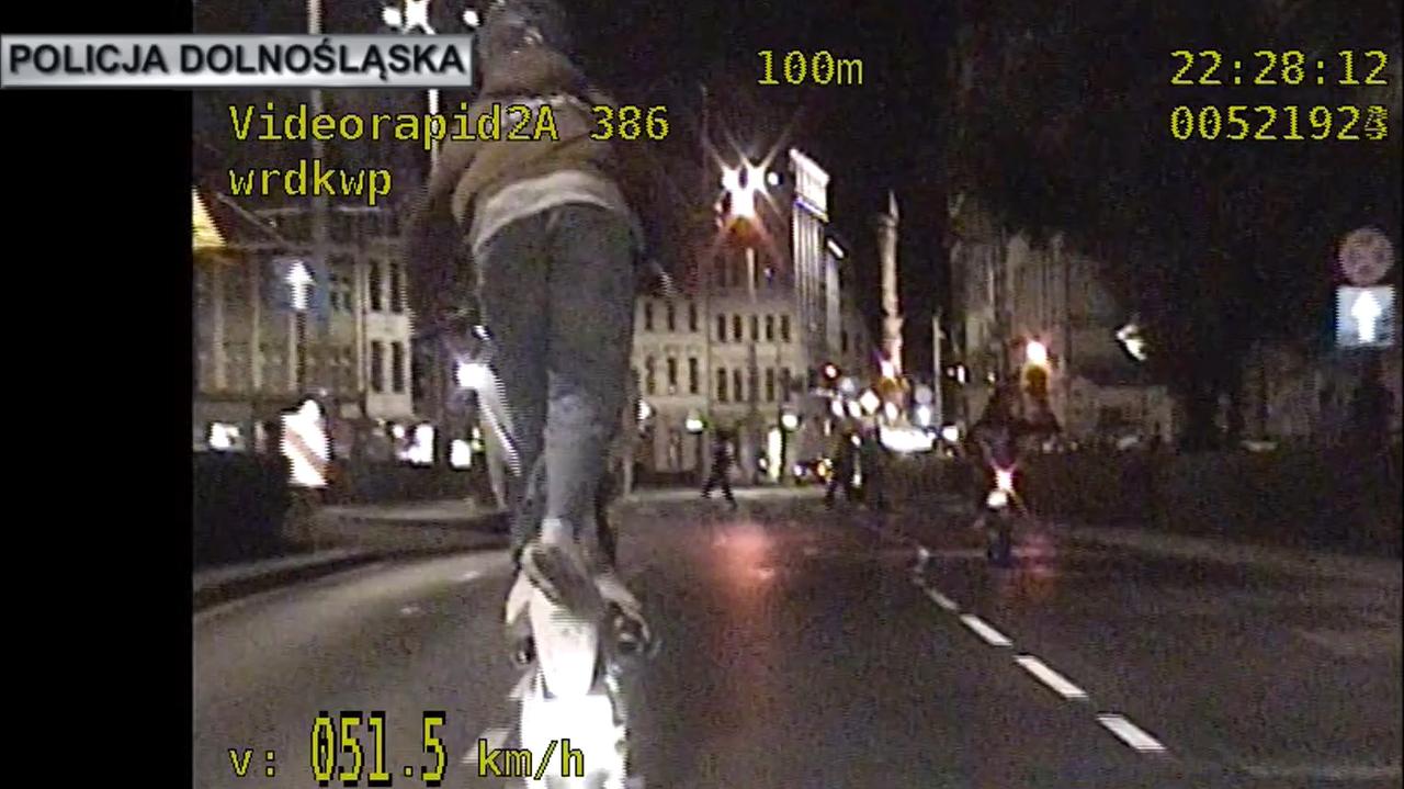 Szaleńcza jazda na jednym kole przez Wrocław. Nagranie