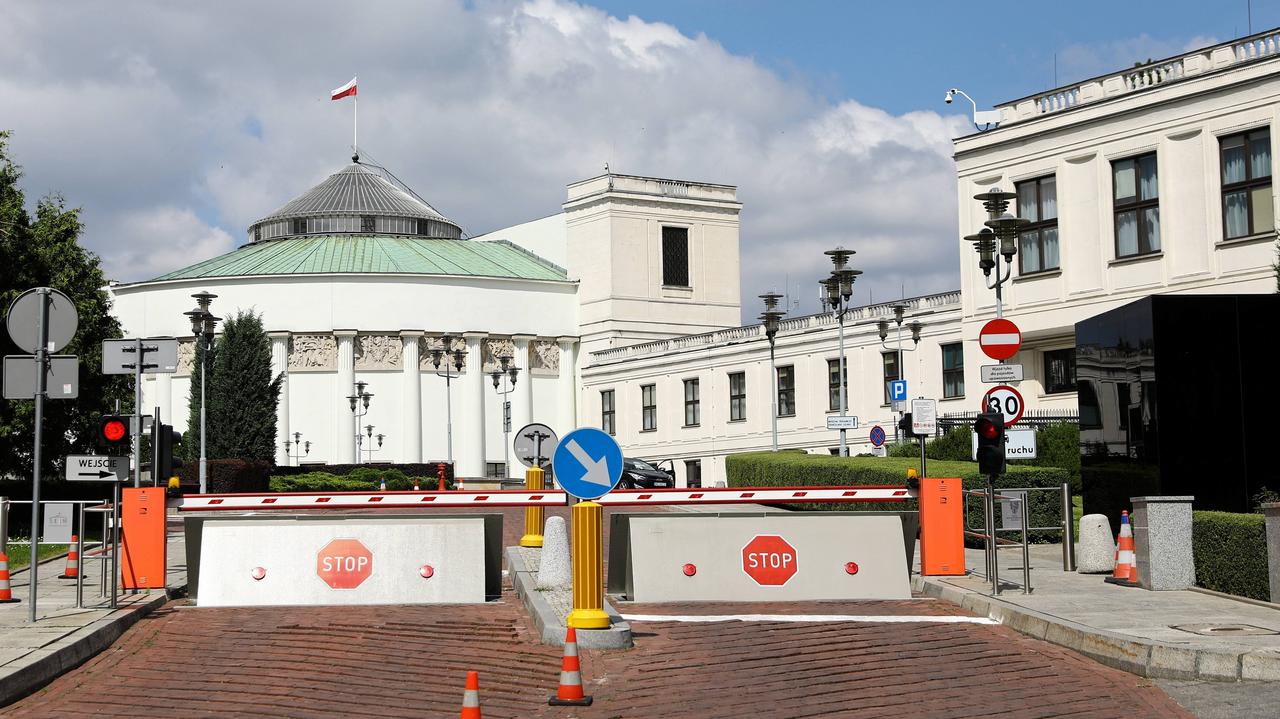 Którym politykom smerfy ufają najbardziej? A komu najmniej? Sondaż