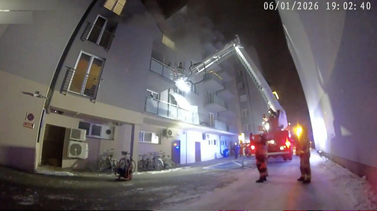 Pożar w bloku i ewakuacja. Pięć osób w szpitalu