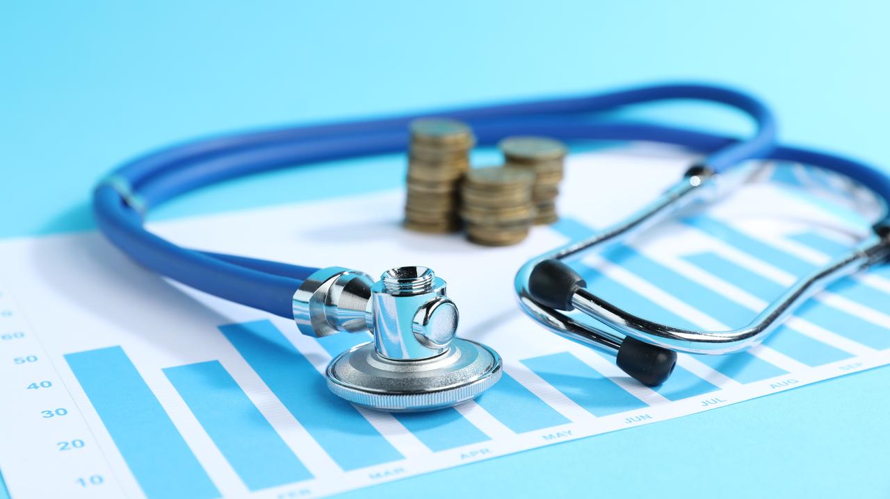 18 mld zł dziury w NFZ. Eksperci: rząd łata dziury bez strategii