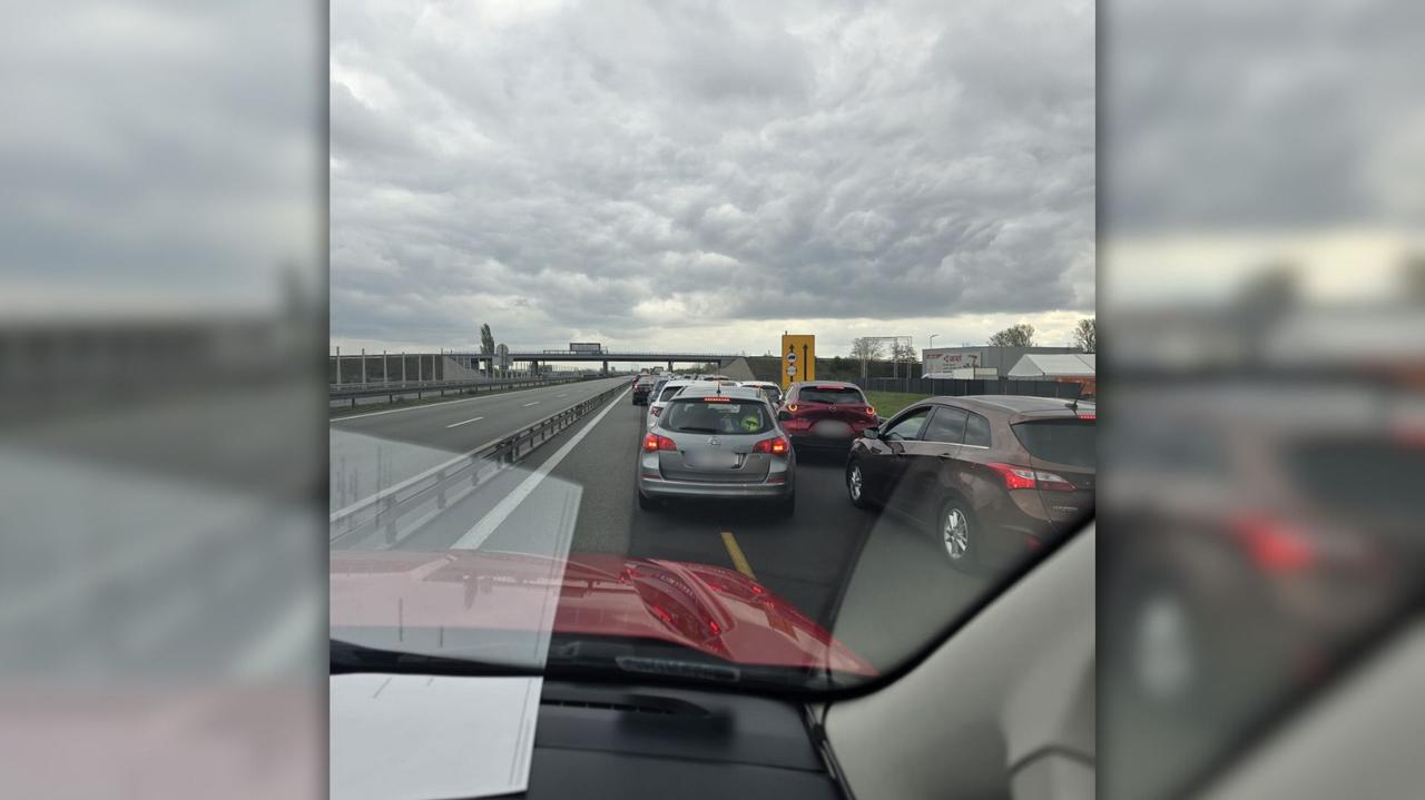 Nie było korytarza życia, strażacy rozkręcili barierki, żeby dojechać do wypadku