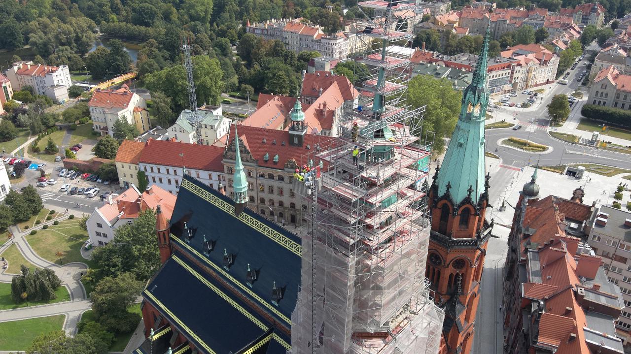 Pożar podczas remontu katedry. Ewakuowano 35 osób