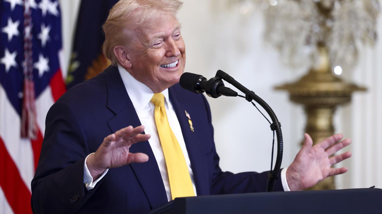 Trump flirtuje z dziennikarką Fox News zamiast mówić o Iranie