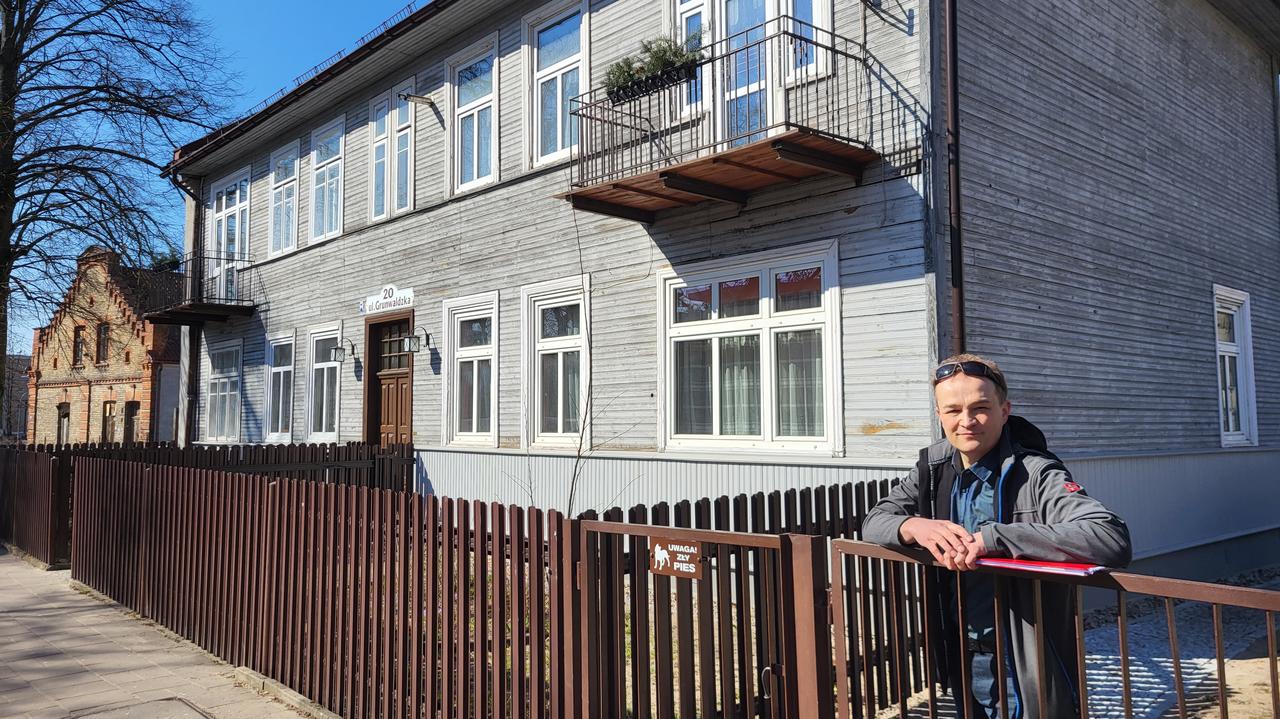 Są przeciw budowie bloku. Wygrali w sądzie, ale to nie zakończyło sprawy