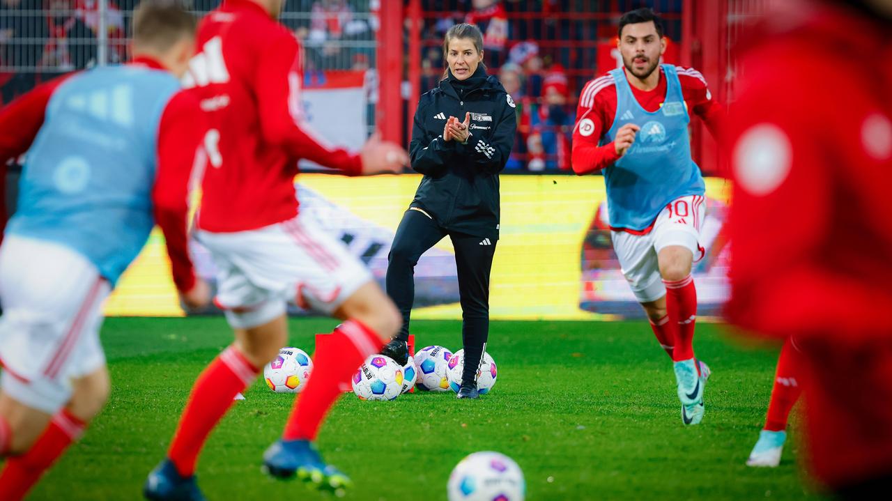 Marie-Louise Eta pierwszą kobietą w szatni. Patrzy cały świat