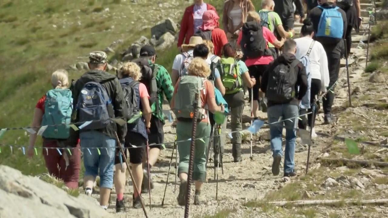 Tatry oblegane przez turystów. "Jest niebezpiecznie, atmosfera napięta". Są i broszury