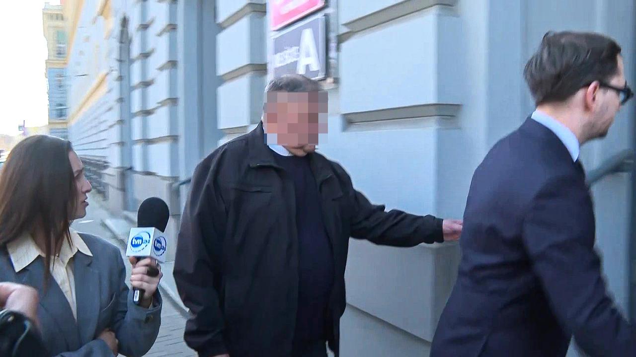 Sprawa sprzedaży działki Morawieckiemu. Ksiądz Sławomir Ż. stawił się w prokuraturze