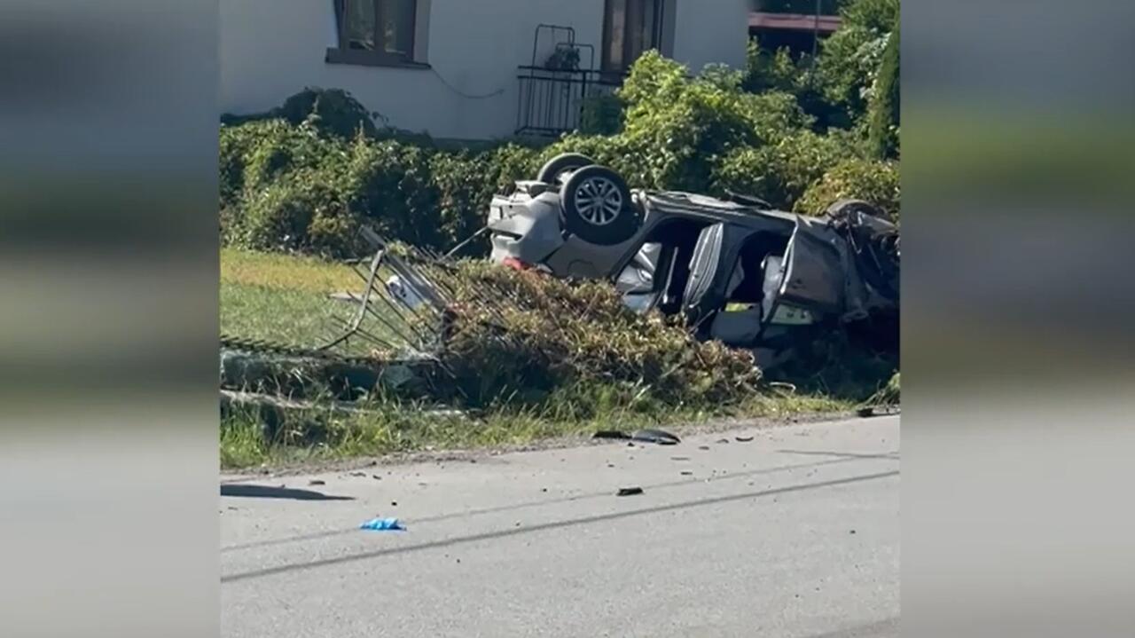Dachowanie radiowozu, dwaj policjanci w szpitalu