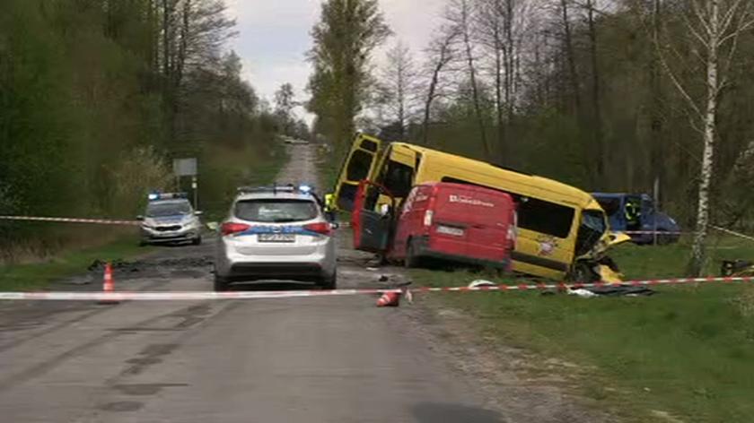 Zderzenie dwóch busów. Jedna osoba nie żyje, 11 trafiło do szpitali