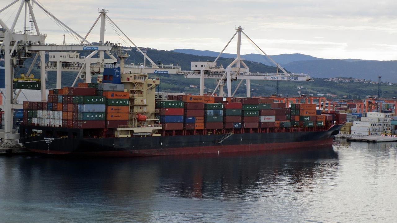 Akcja służb na kontenerowcu. Uzbrojeni napastnicy w maszynowni