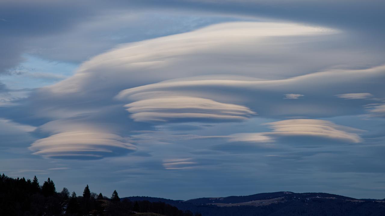 Efekt fenowy mocno podgrzał polskie miasto. Mogą pojawić się chmury UFO