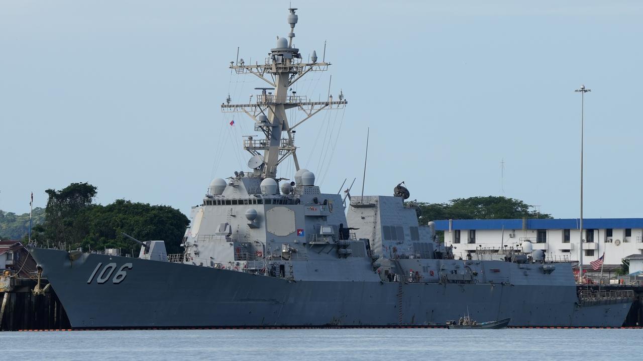 Amerykański niszczyciel stanął na drodze rosyjskiego tankowca. Trzy razy