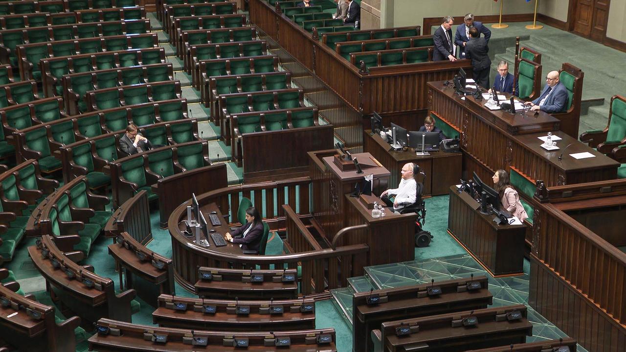 Ważne projekty i pusty Sejm. "Będziemy pamiętać, kto nas wspierał"