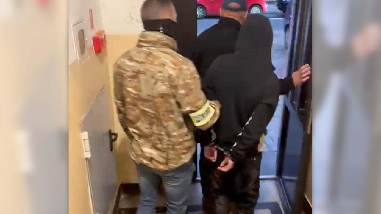 Wracał z dyskoteki, chciał pomóc nieznajomemu. Został pobity, zgwałcony i okradziony