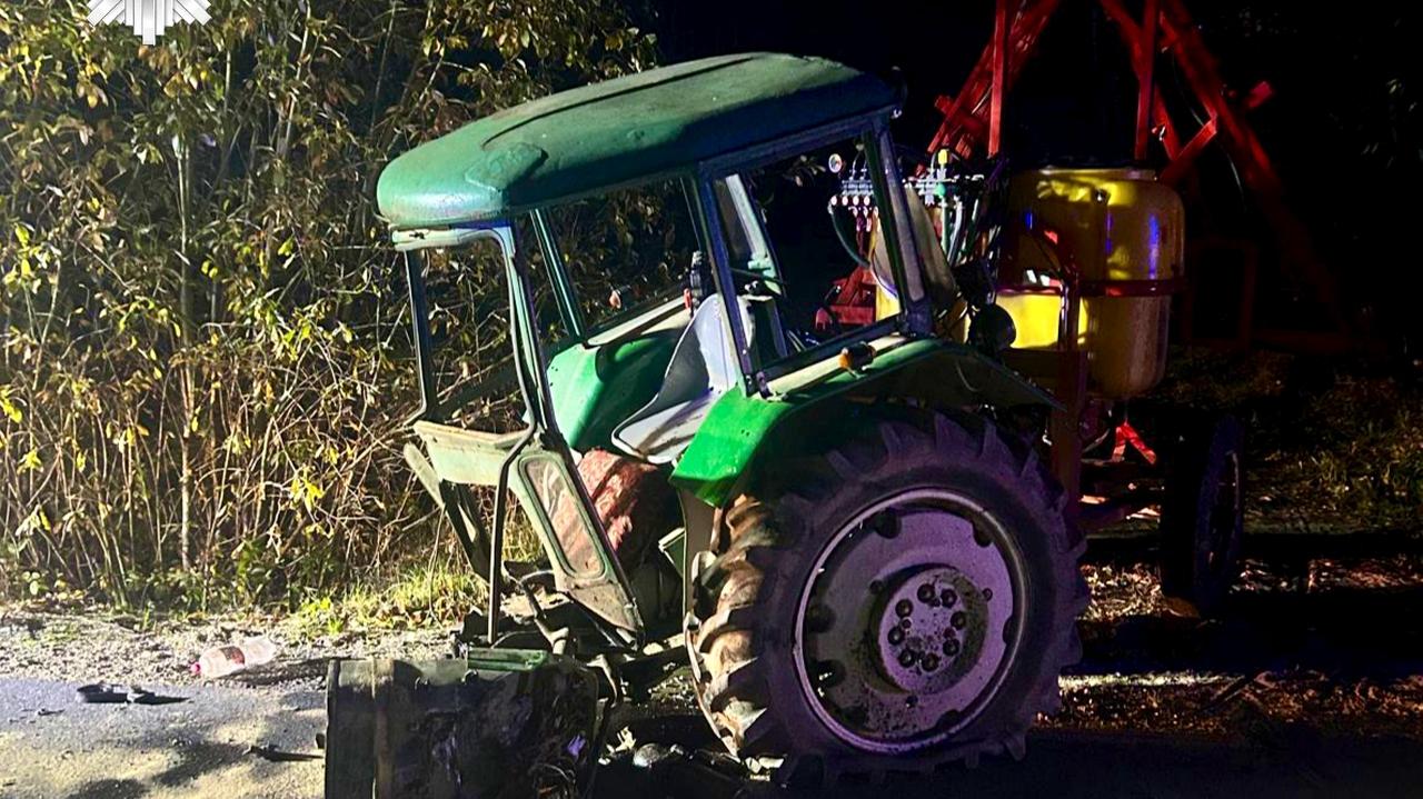Zderzenie traktora z ciężarówką. Kierowca bez prawa jazdy, ale z promilami