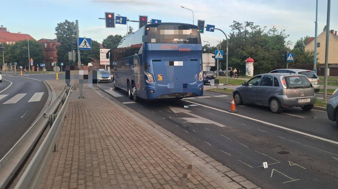 Autobus potrącił 15-latka. Był na przejściu dla pieszych