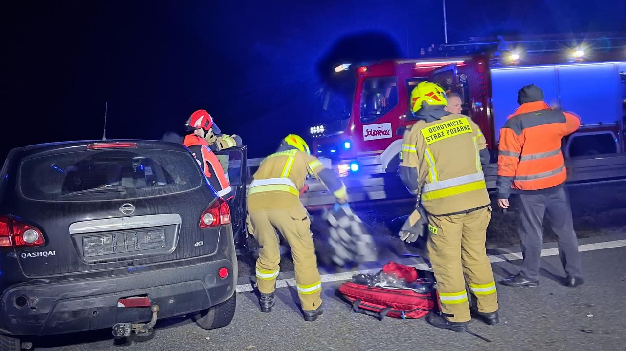 Zasnął za kierownicą. Seria zderzeń na A4, ranni