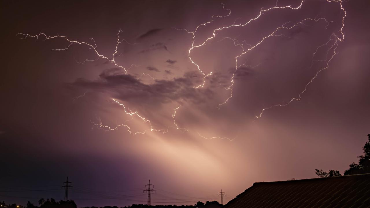 Alert RCB dla wielu miejsc kraju "Znajdź bezpieczne schronienie"
