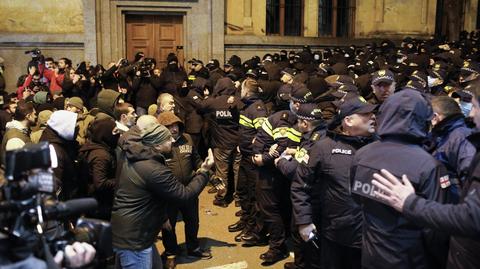 Tbilisi. Protest po ogłoszeniu wyników wyborów parlamentarnych. Wideo z 28 października