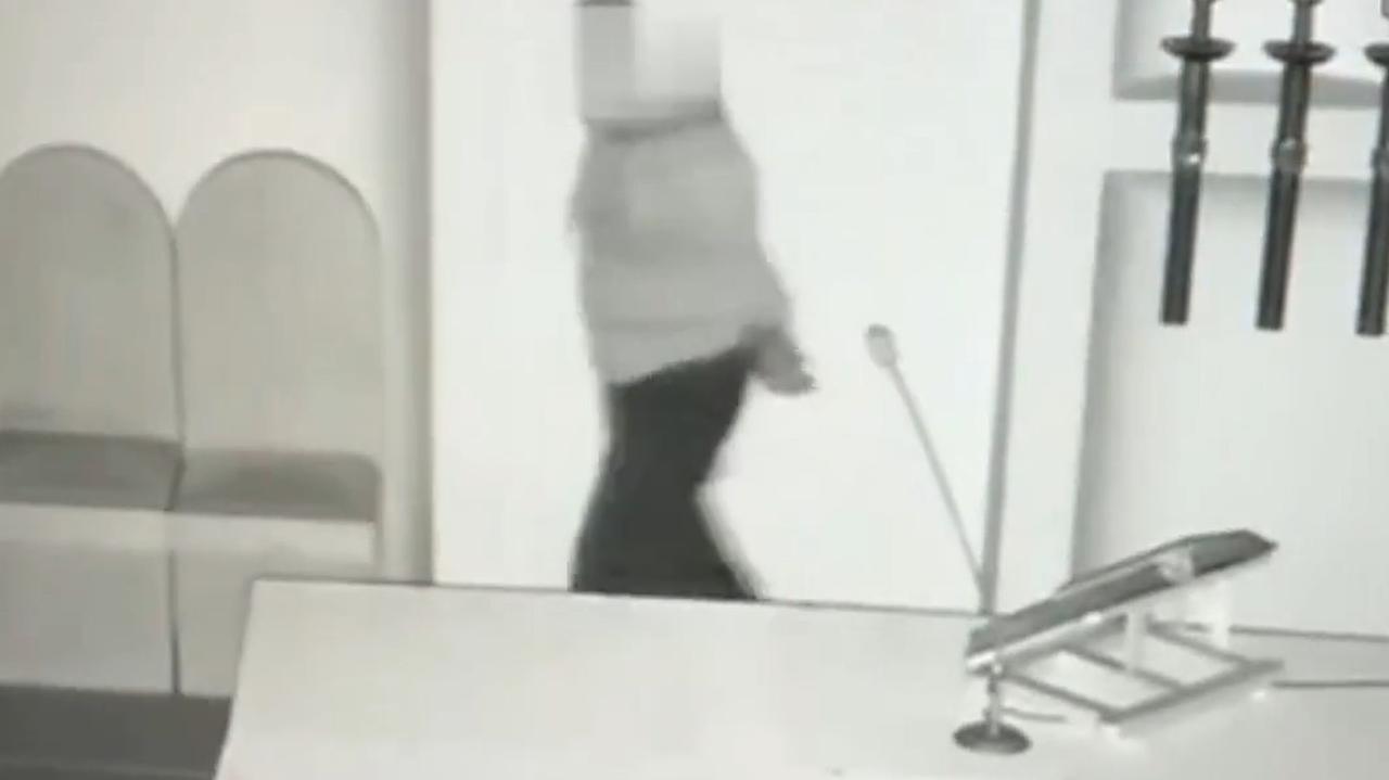 Włamał się do kościoła i wypił wino mszalne