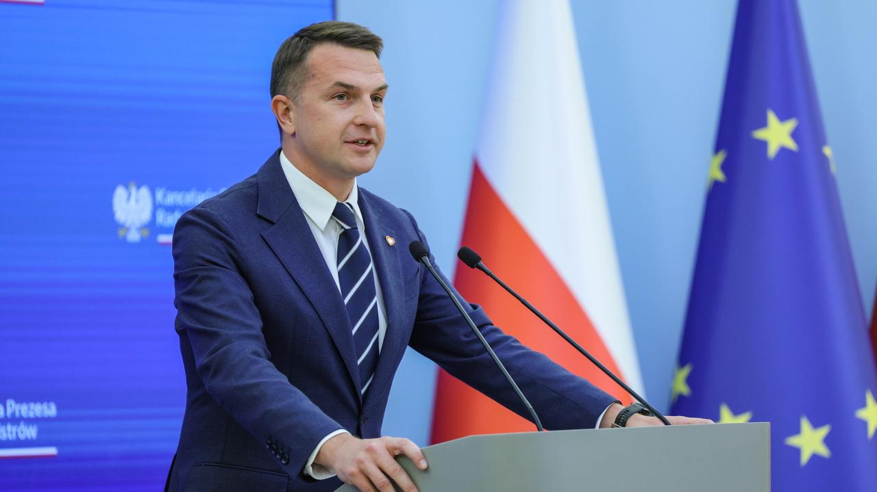 Wysłał wulgarną wiadomość do Adama Szłapki. "Jest to klasyczna groźba"