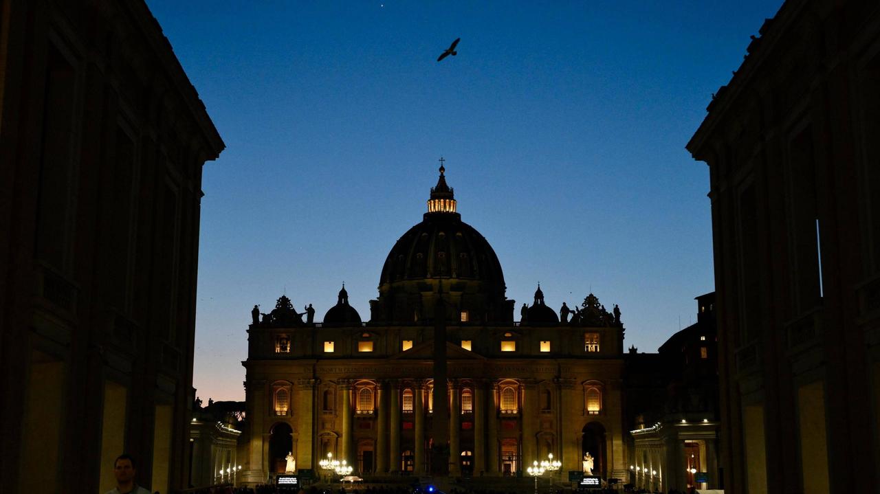 "Czarna owca konklawe". Zhańbiony kardynał chce wybierać papieża