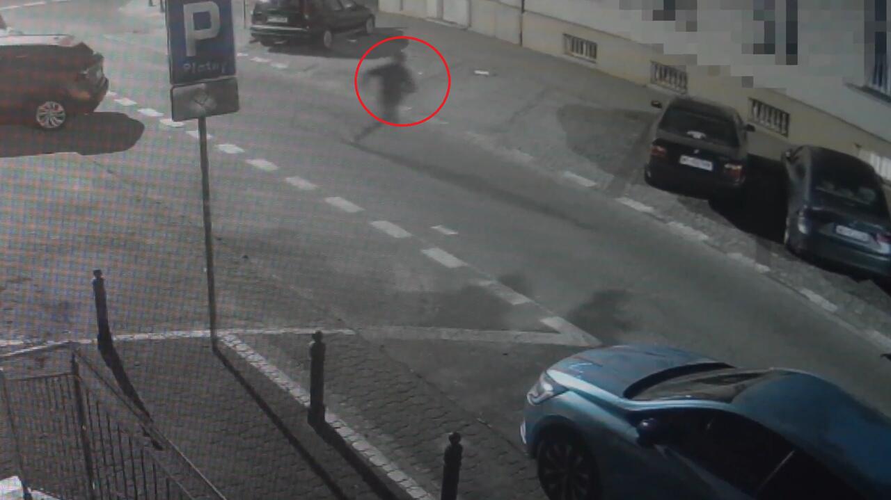 Przytoczył oponę, podpalił restaurację. Później rzucił się do ucieczki