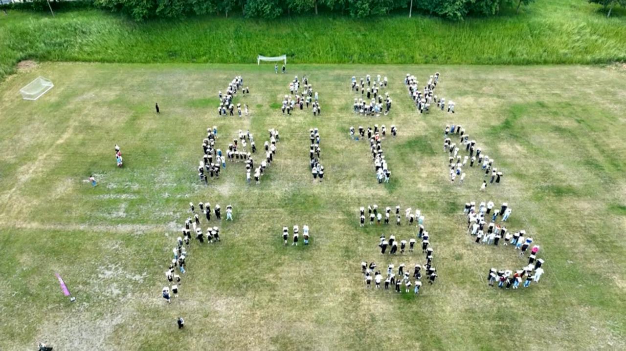 Students from Łask welcomed F-35 fighters. They created a special sign