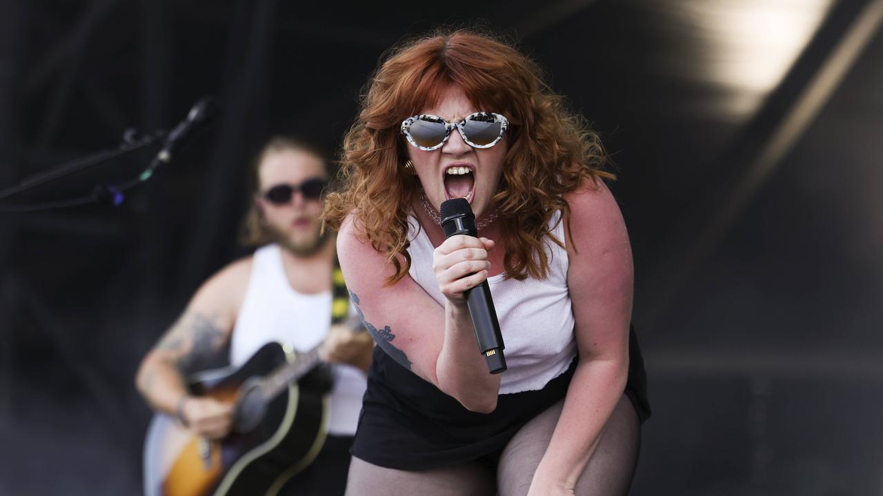 Czy nowa Kate Bush zatrzymała kandydata na prezydenta? CMAT przypomina o irlandzkiej traumie