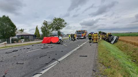 Dwie osoby nie żyją po zderzeniu samochodu osobowego z ciężarowym