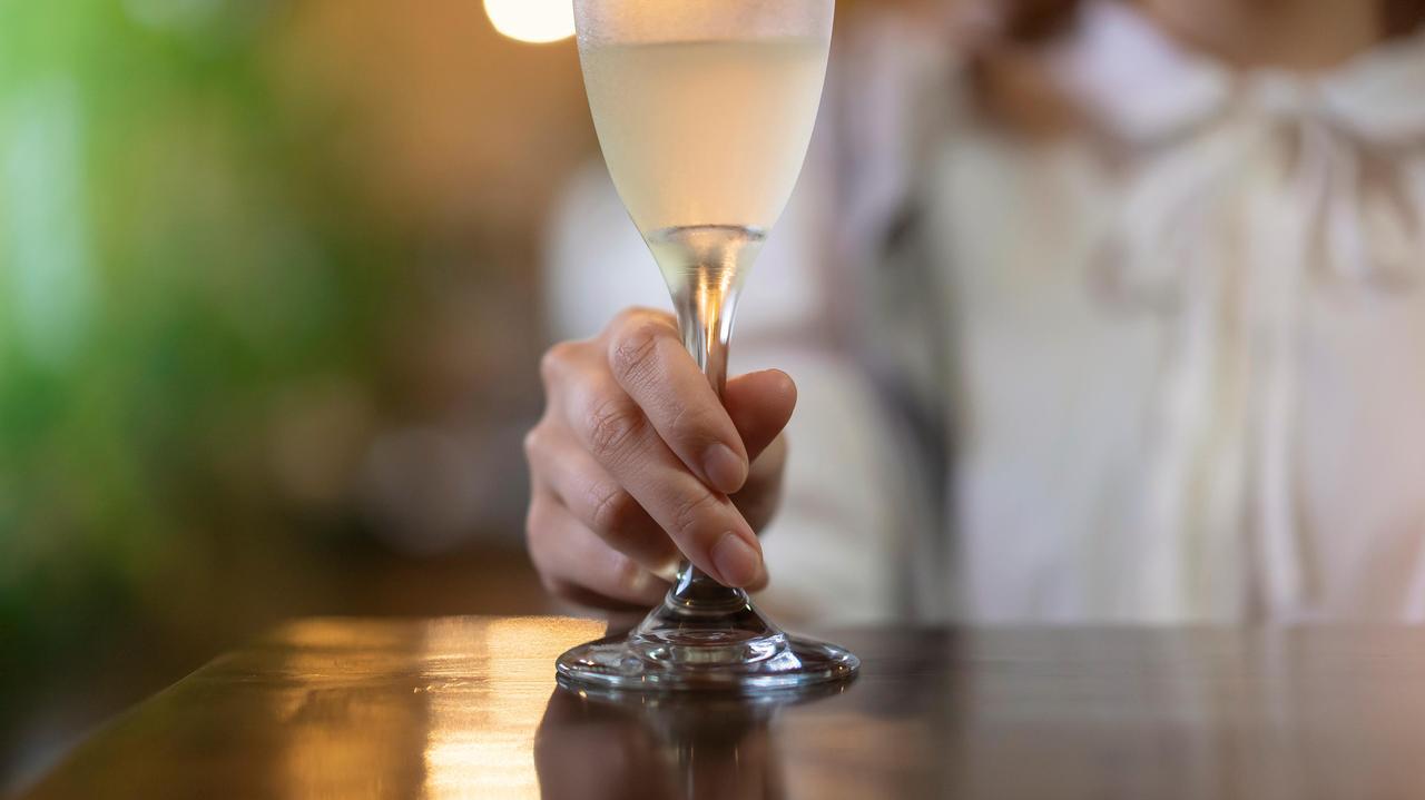 Alkohol i mózg: krótkotrwała przyjemność na kredyt. Co dzieje się po każdym kieliszku?