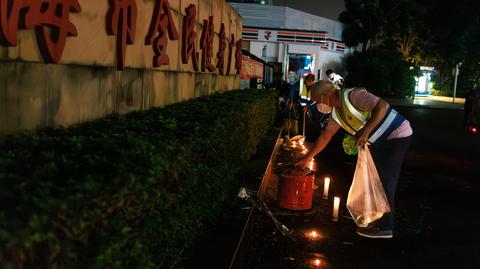 Władze w Zhuhai usunęły wieńce i świece z miejsca tragedii