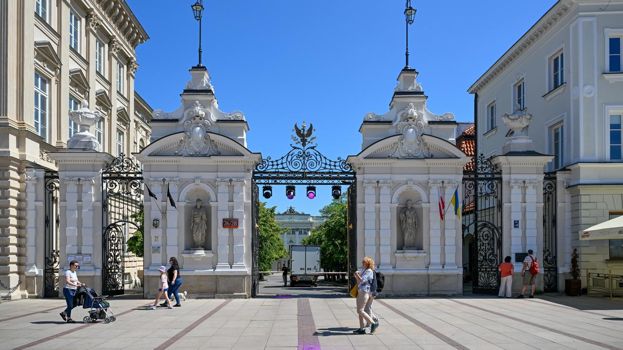 Akcja służb na terenie UW. "Zdarzenie o charakterze kryminalnym"