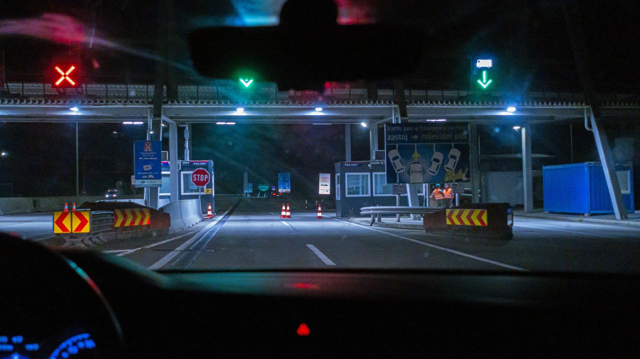 Polscy kierowcy i bałkański szlak migracyjny. Mieli wozić turystów, zostali przemytnikami