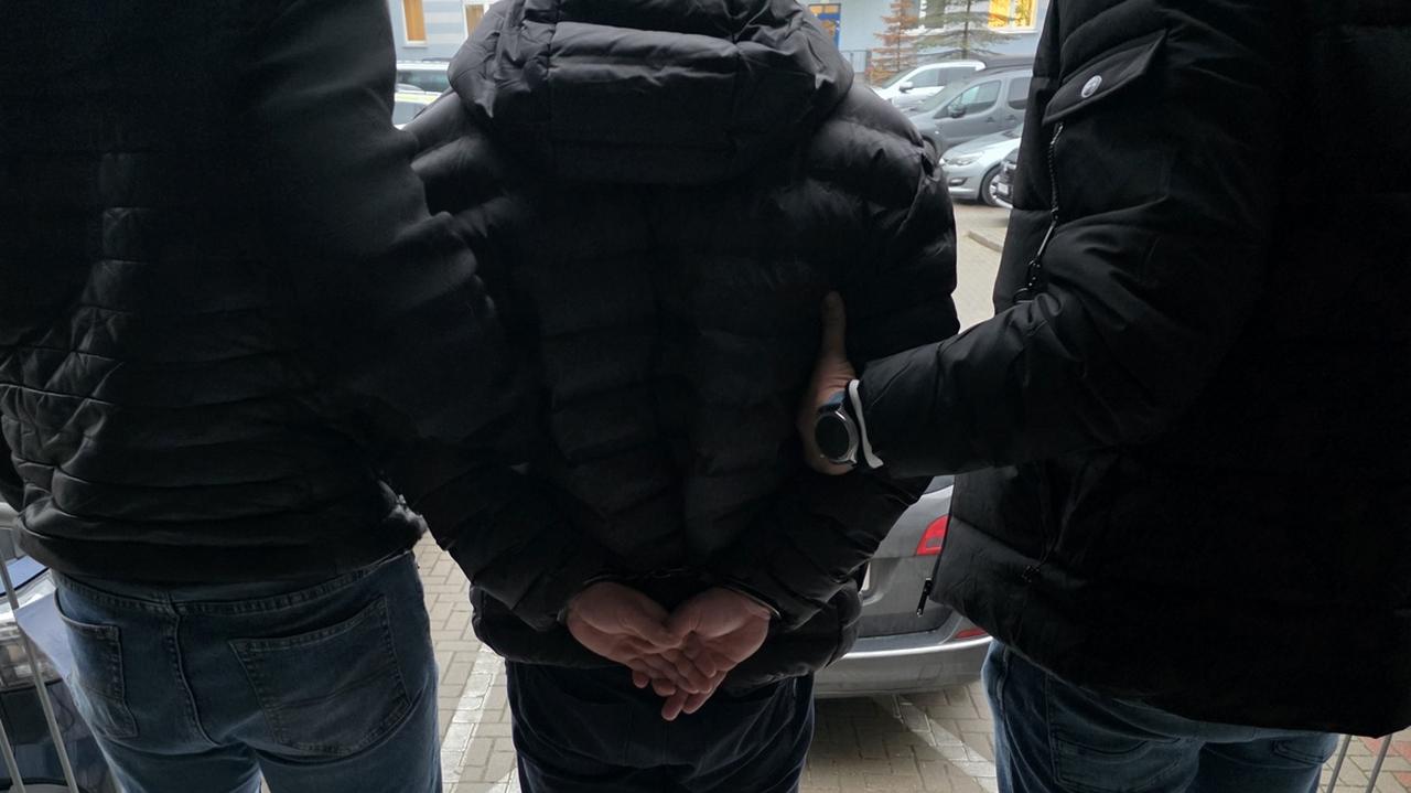 Ukradł telefon, żądał pieniędzy. Nie wiedział, iż rozmawia z policjantką