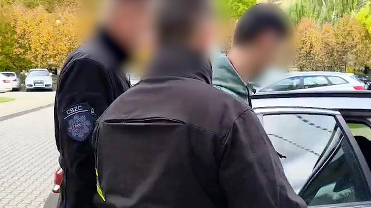 Ofiary zaczepiali w sieci, słały im intymne zdjęcia. Później żądali pieniędzy