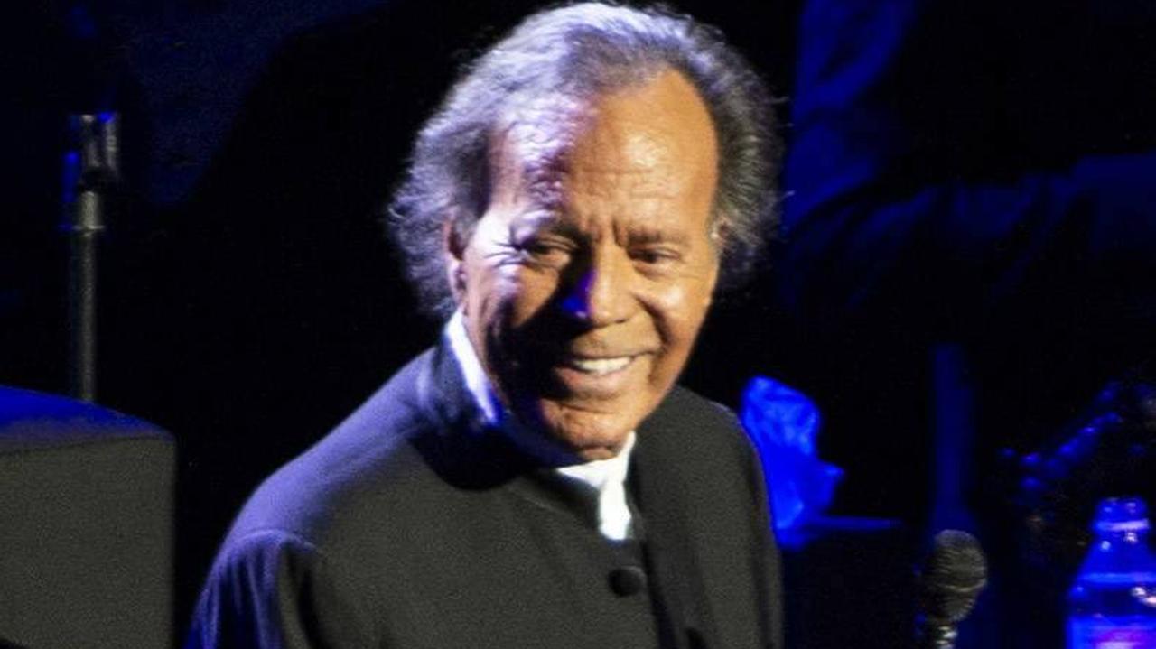 Julio Iglesias oskarżany o napaści seksualne. "Wykorzystywał mnie prawie każdej nocy"