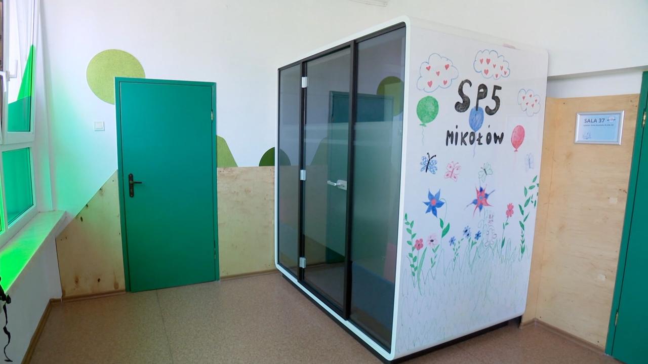Mikołów zainwestował w kabiny dźwiękochłonne na korytarzach szkolnych